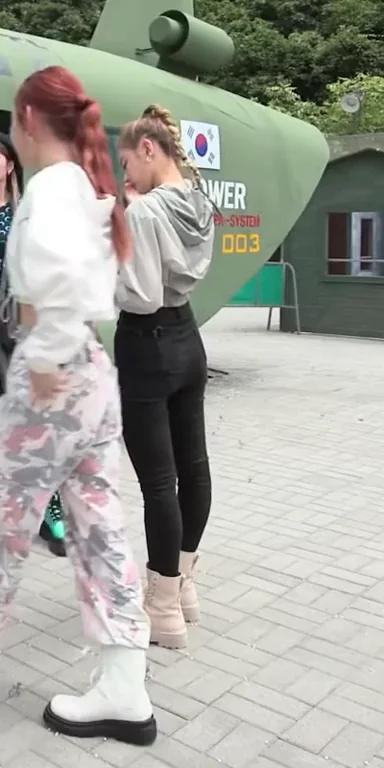 🔥 ITZY Lia's Juicy Ass Tease at Military Base 💦