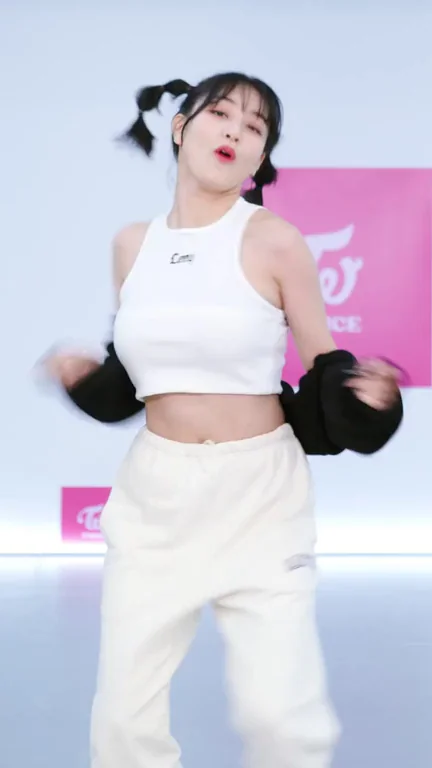 TWICE - Jihyo & Dahyun
