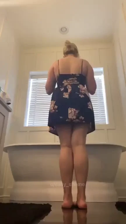 Hop in My Tub, Stud? Thick Babe Teases in Tiny Dress