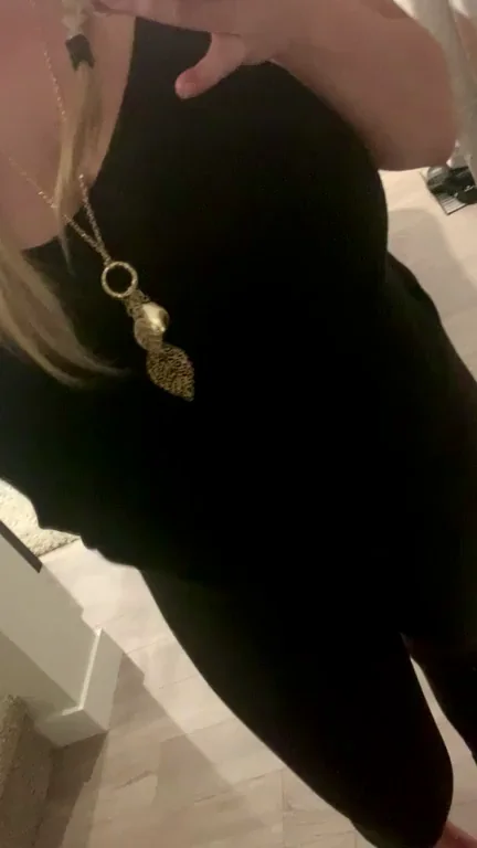 Pull my braids and suck my tits