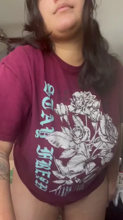 Diamonds or Pearls? Thick Latina Teases Massive Tits & Belly 🍒💦