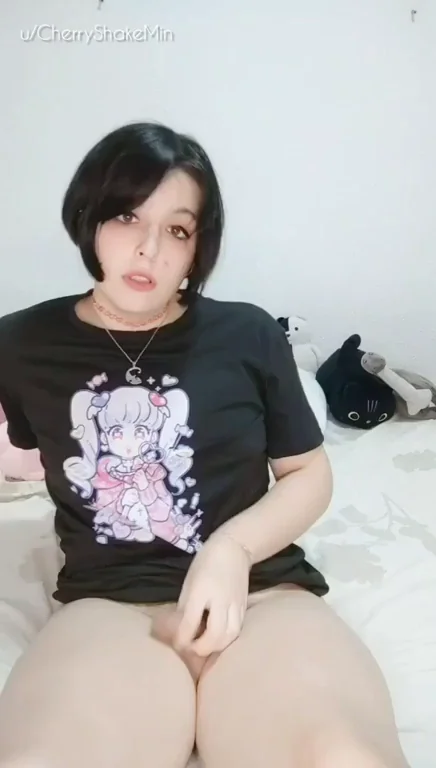 Big thighs & a chubby pp (? ?>? ? ?<? ?)