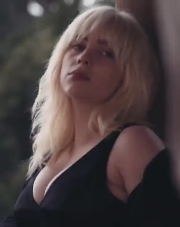 Billie Eilish's Rolling Stone Tease 🍒🌳 Big Tits Slut Vibes