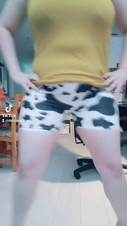 I'm not wearing a bra and I've got the panties to match ?