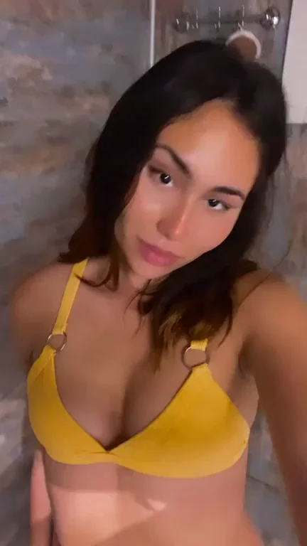 Barely Legal Latina Tease Begs: Describe My Juicy Ass in One Word ;)