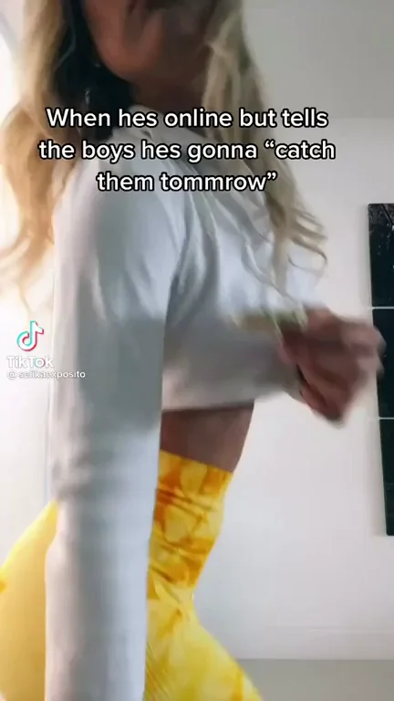 Teasing Twerk Walk Away in Tight Yellow Leggings 🍑🔥
