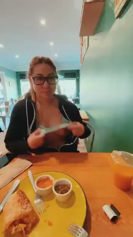 Quick flash at Sunday morning brunch, wonder if anyone saw (OC)