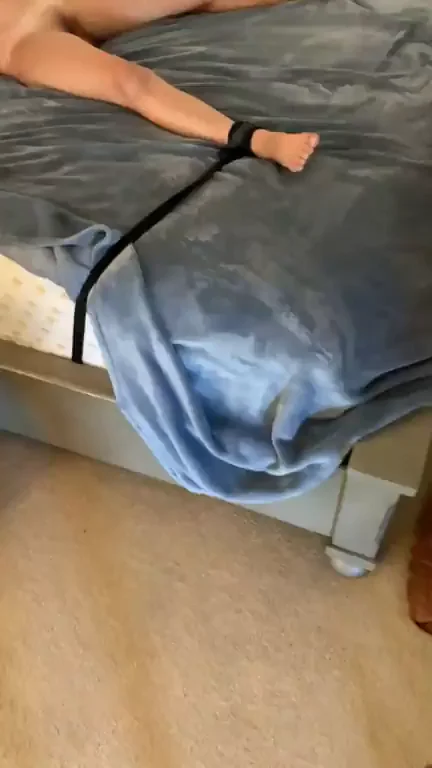 🔗 Petite Bound Slut Just Getting Started 🖤