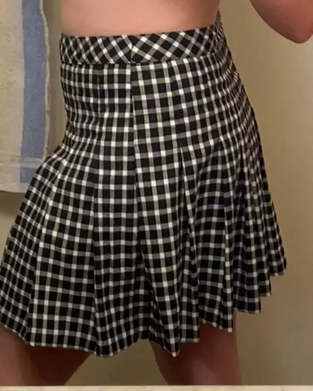 Chubby Femboy's Plaid Skirt Tease 🍑🍆