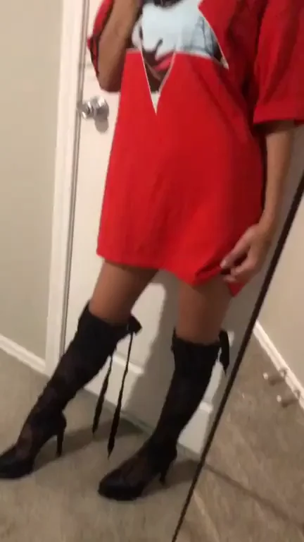 🔥 Thick Thigh Babe Teases Natural Titties in Red Tee & Thigh-High Boots 😈