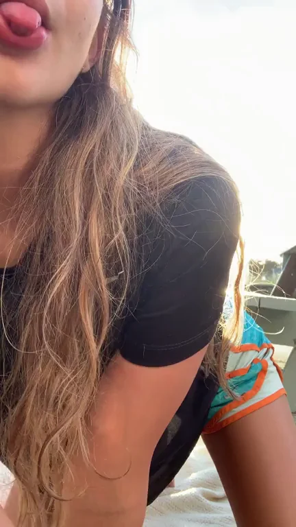Sunshine Slut Flashes Her Juicy Tits 😘☀️🍈🍈