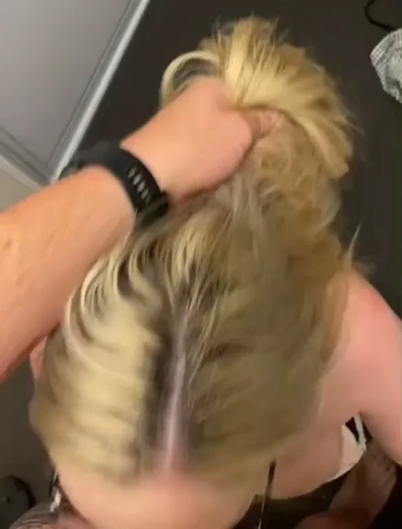 My wife’s boyfriend sent me this hot video.