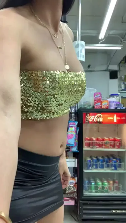 Sexy exhibitionist flaunting her assets