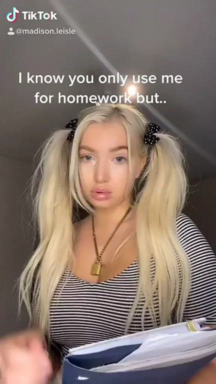 Blonde Bimbo Teases Tits Out 📱🍒💦