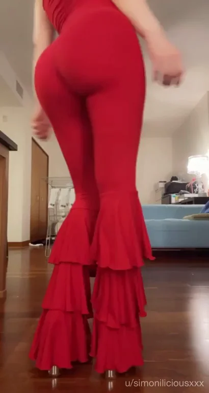 Slimthick Siren in Red: All-Night Booty Tease