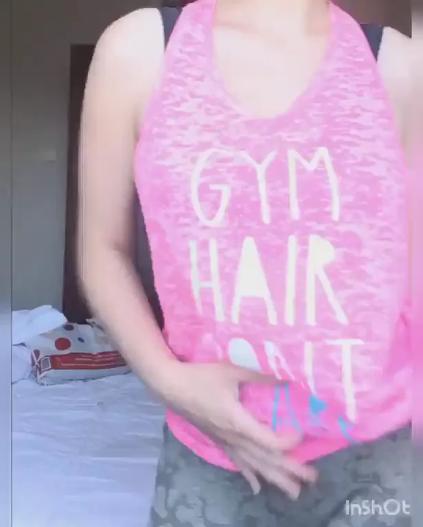 Stripping after gym ? [f]