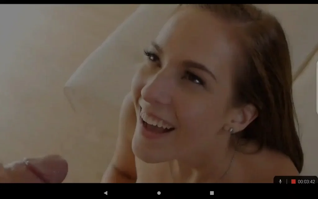 Cute girl , anyone know her name?