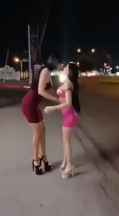Public Slutty Lesbo Fun 😈👅🌃