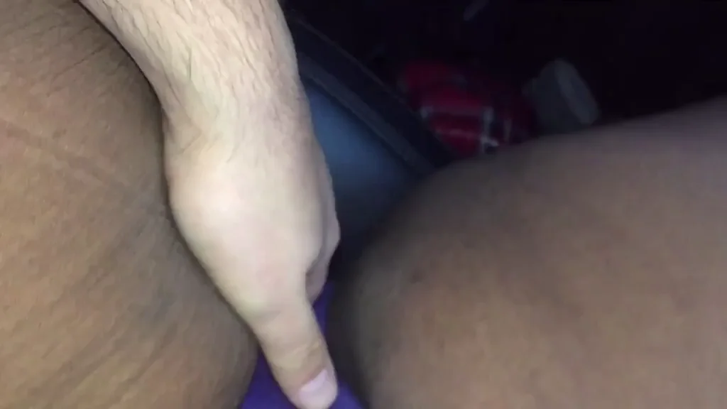 Parking Lot Slut Gets Fingered by Fan in Car 😈👉💦