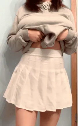 This Korean Babe Shows Us Her Tits