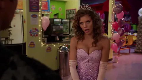 AnnaLynne McCord's boobs plot from 90210