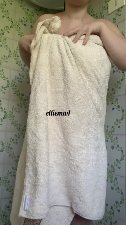 Do Ya Dig My Massive Tits? 😍🍈🍈 [Elina]