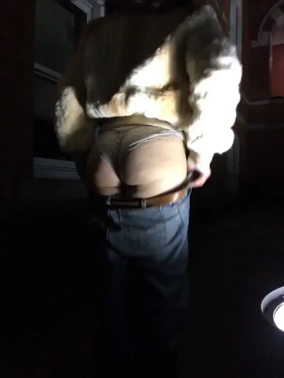 Pawg booty in public