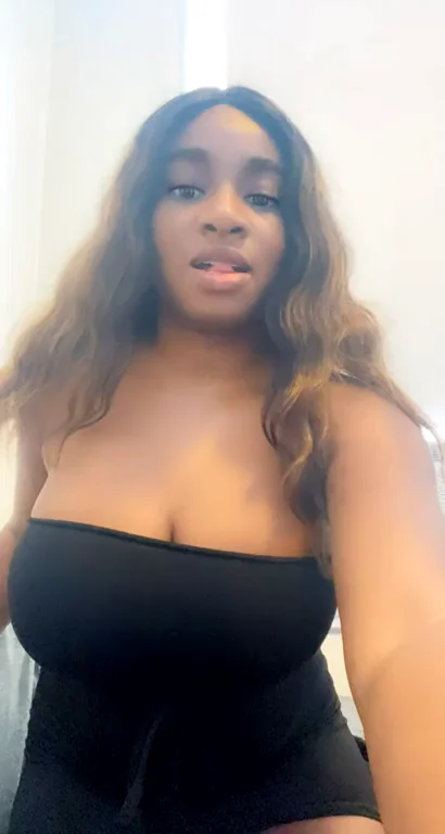 Ebony Babe's Massive Handful Titty Drop 😍🍈🍈