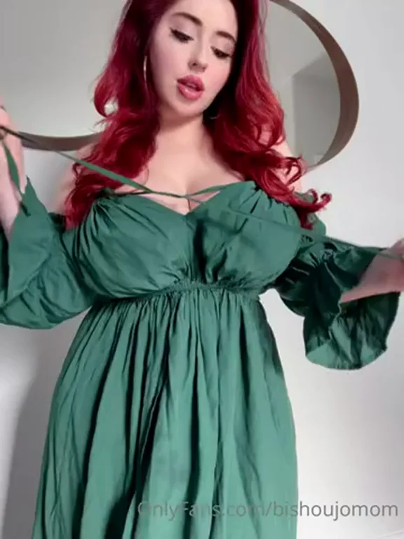 🔥 Bouncin' Massive Boobs in Green Dress 💚🍈🍈