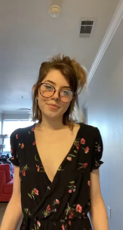 Petite Glasses Slut Flashes Her Perky Tits 😍🔥
