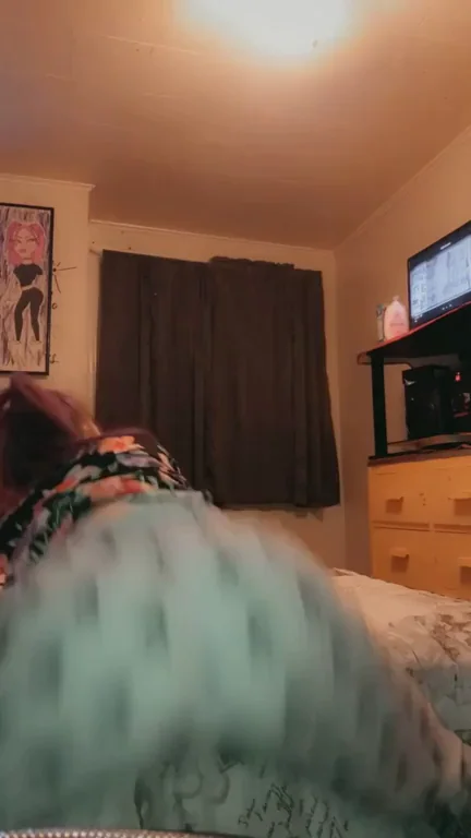 pls stop scrolling & enjoy while I shake my ass for you