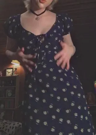 Little floral titty drop from your favorite 5’1 slut ?