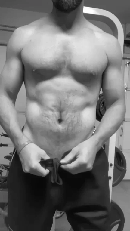 These gym shorts don’t fit [44][m]