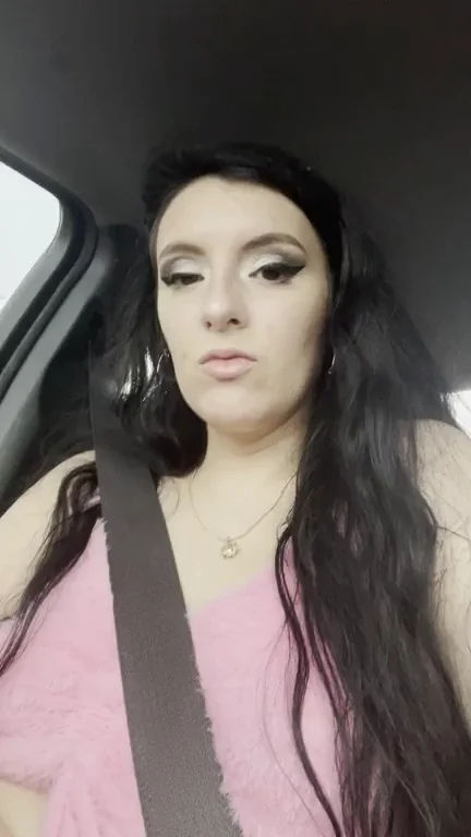 I absolutely love public flashing, it turns me on so much ??