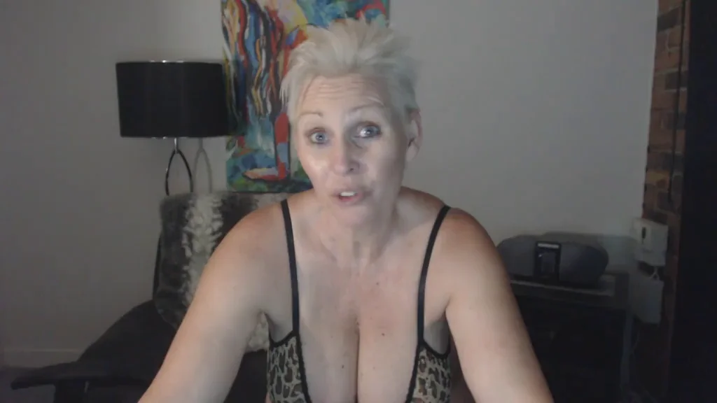 Read My Slutty Lips No Audio! 57yo Milf Teases Tits 🔥💋