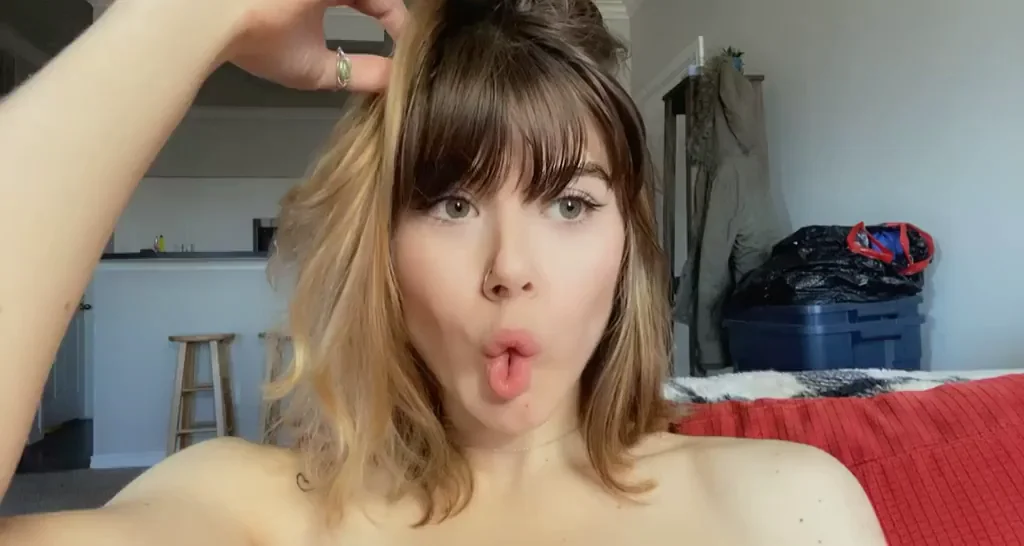 Showing Off My Juicy Pussy Today 😍 Hope You Love It? 👅💦