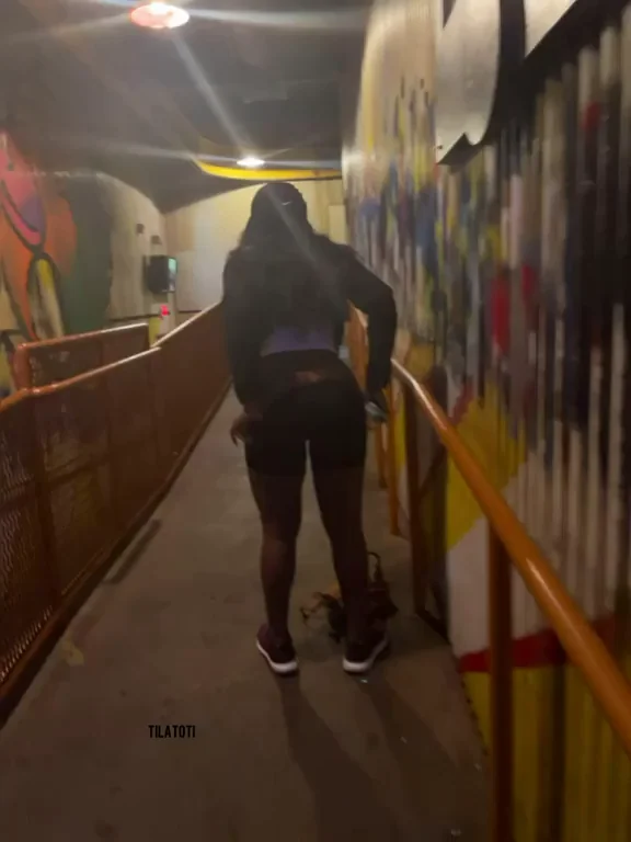 😈 Queue Tease: Flashing My Juicy Ass in Rollercoaster Line 🔥