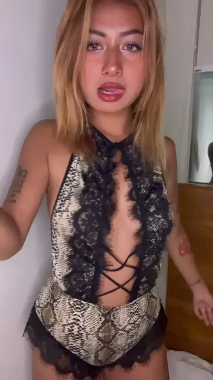 Repressed Slut's One-Word Body Tease: 'Thicc' AF