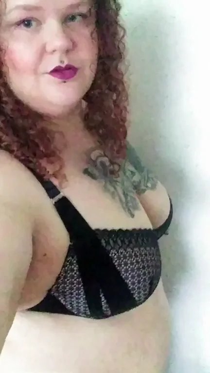 Curly-Haired BBW Slut Teases Her Massive Tits 🔥🍑