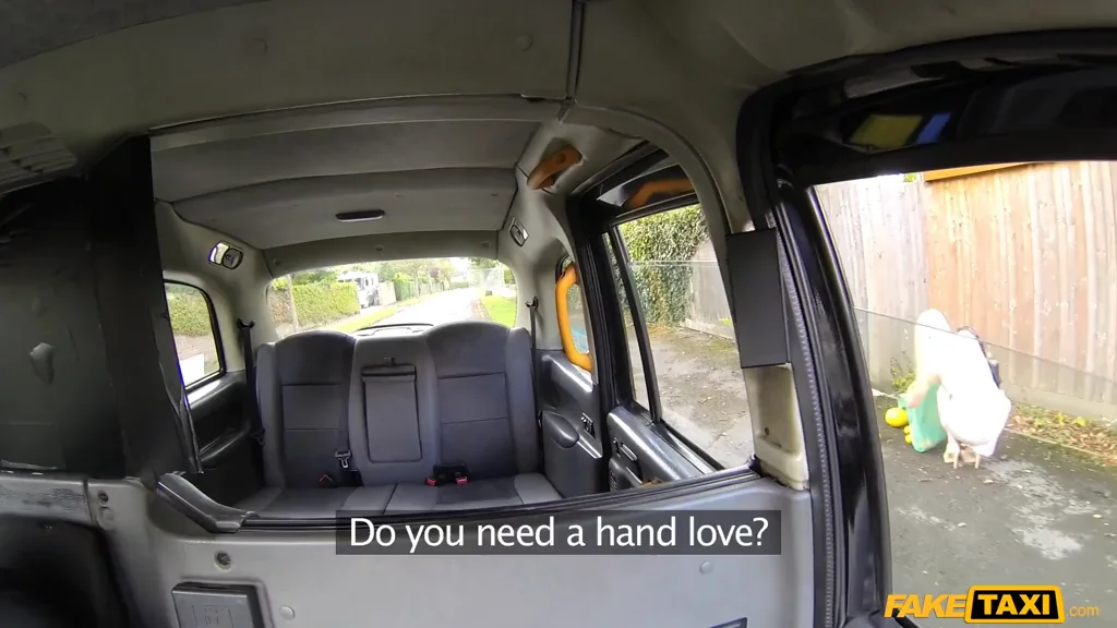 🍆 London Cabbie Fucks Busty Blonde Taylor Shay's Wet Pussy Raw in Taxi 🚖💦