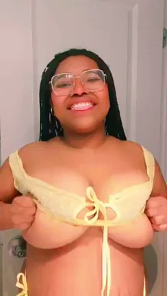 🔥 Thick Ebony Babe's Massive Titty Drop Tease 😍