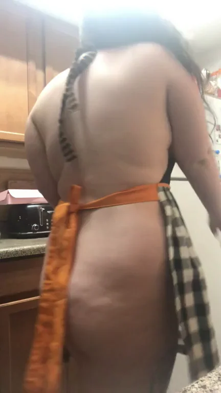 🍑 Fridge Tease: Thick Booty Babe in Apron Wants Your Order 😈