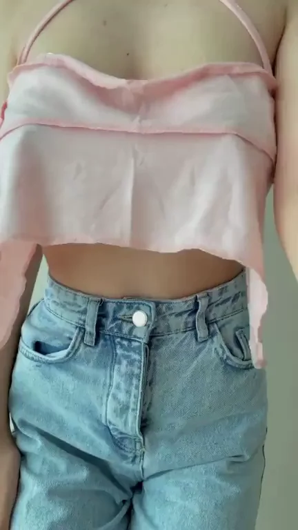 Bouncy Tits Slut in Pink Top Tease 💕🍈🍈