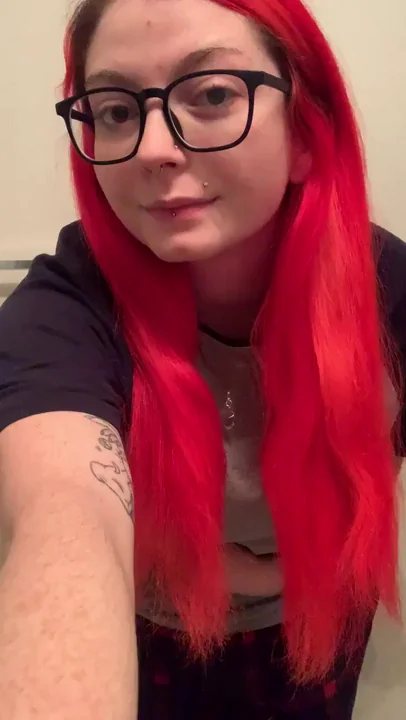 Lazy Day Tease: Would You Still Pound This Thick Redhead Slut? 🔥😏