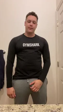 Do these grey gymshark sweatpants make my dick look big