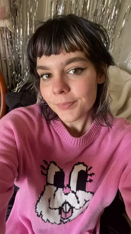 Short-Haired Slut Spreads Her Tight Pink Pussy 😘🐰💦
