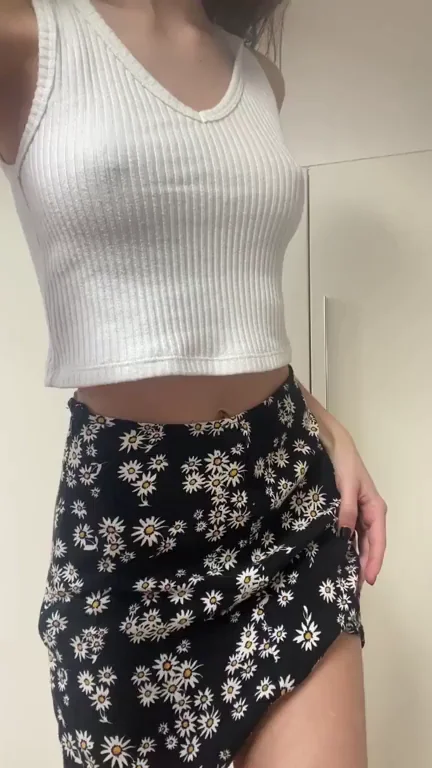Don’t tell anyone I’m not wearing panties?