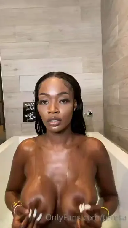 🍑 Ebony Big Ass Twerk & Huge Tits Sloppy BJ GIF 🔥