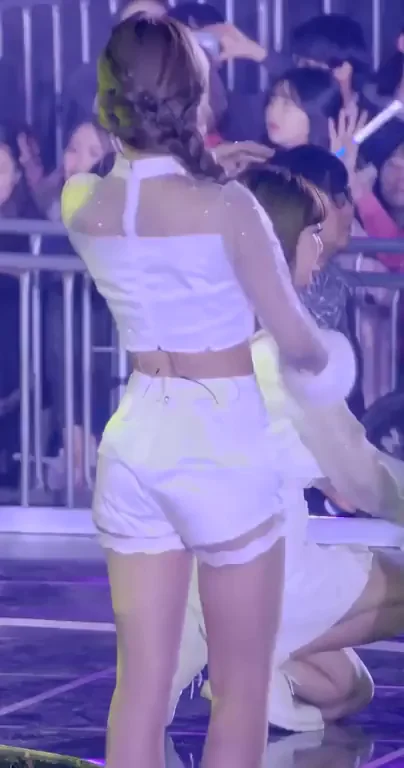 Twice - Momo