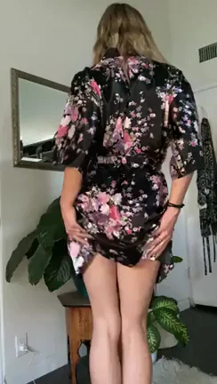Good Morning Breakfast: Hot Upskirt Pussy Tease! 🍳🍑